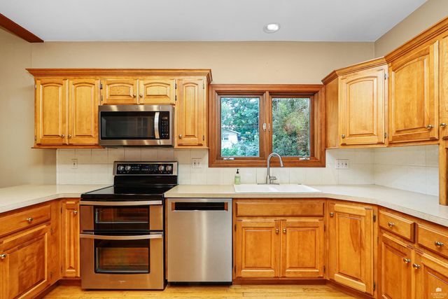 2827 Oregon Lane, Manhattan, KS 66502