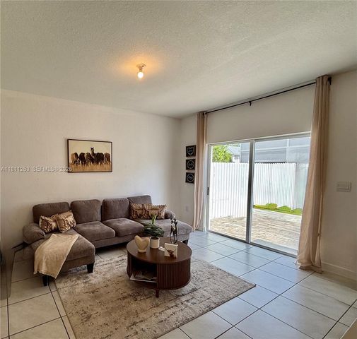 907 SE 17th Court, Homestead, FL 33034