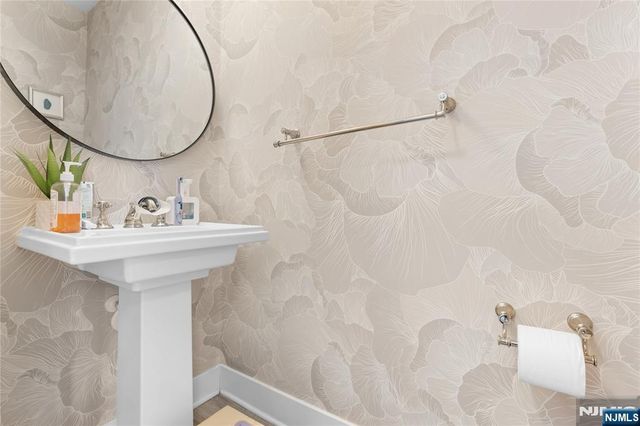 4 Aspen Drive, Cedar Grove, NJ 07009