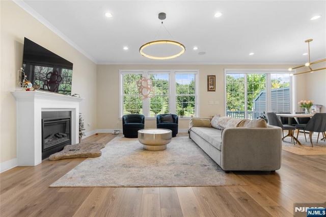 4 Aspen Drive, Cedar Grove, NJ 07009