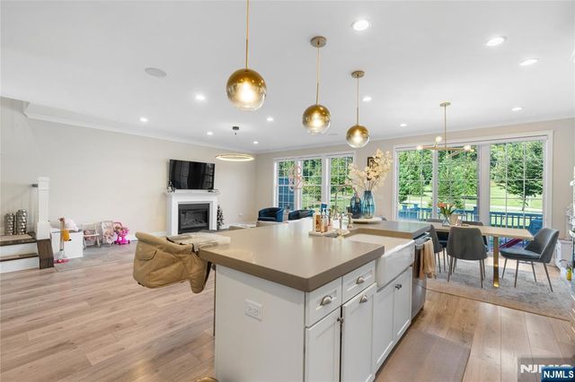 4 Aspen Drive, Cedar Grove, NJ 07009