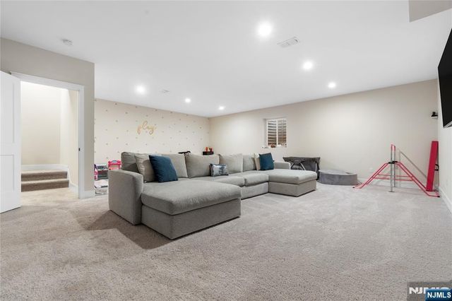 4 Aspen Drive, Cedar Grove, NJ 07009