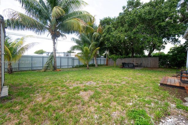 3610 NW 171st St, Miami Gardens, FL 33056