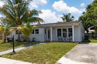 3610 NW 171st St, Miami Gardens, FL 33056
