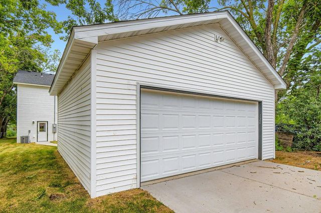 120 Case Avenue E, Saint Paul, MN 55117