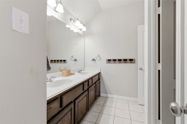 504 Neils Court, Arlington, TX 76002