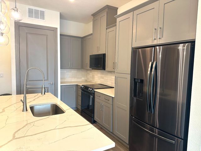 2700 Old Denton Road 3329, Carrollton, TX 75007