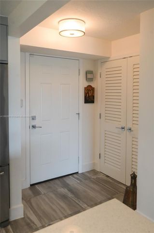 401 SE 3rd St 403, Dania Beach, FL 33004