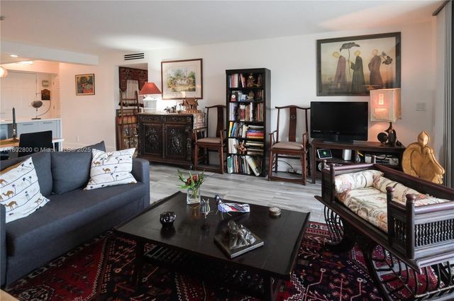 401 SE 3rd St 403, Dania Beach, FL 33004