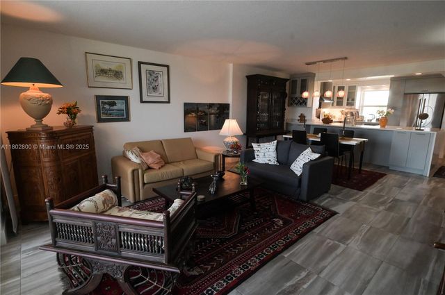 401 SE 3rd St 403, Dania Beach, FL 33004