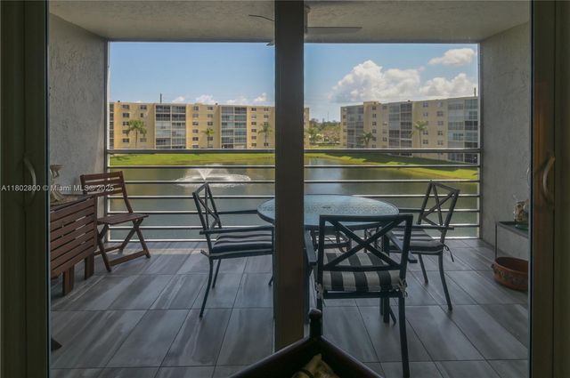 401 SE 3rd St 403, Dania Beach, FL 33004