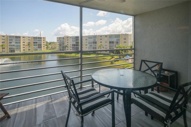 401 SE 3rd St 403, Dania Beach, FL 33004