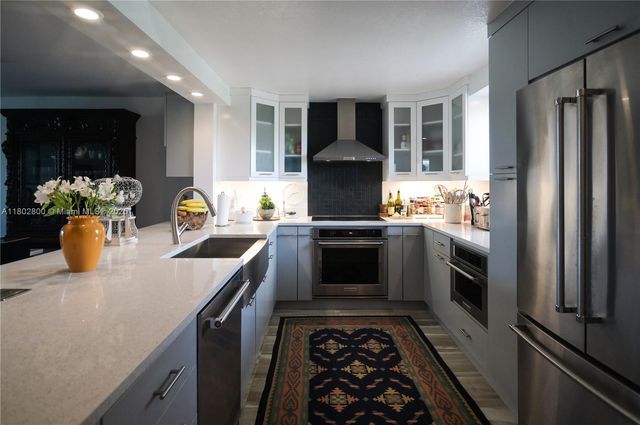 401 SE 3rd St 403, Dania Beach, FL 33004