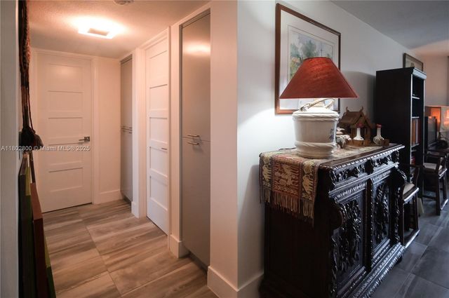 401 SE 3rd St 403, Dania Beach, FL 33004