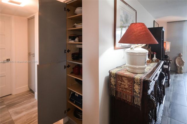 401 SE 3rd St 403, Dania Beach, FL 33004