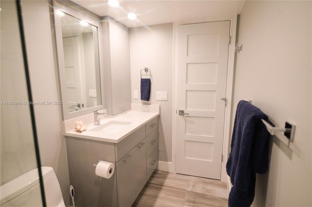 401 SE 3rd St 403, Dania Beach, FL 33004