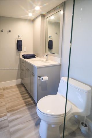 401 SE 3rd St 403, Dania Beach, FL 33004