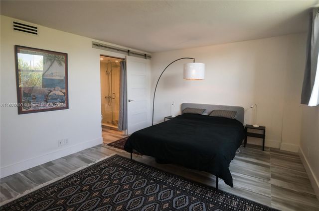 401 SE 3rd St 403, Dania Beach, FL 33004