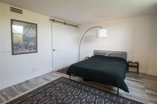 401 SE 3rd St 403, Dania Beach, FL 33004