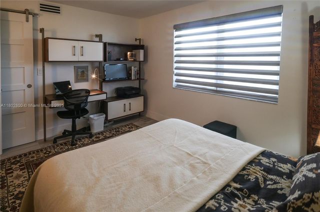 401 SE 3rd St 403, Dania Beach, FL 33004