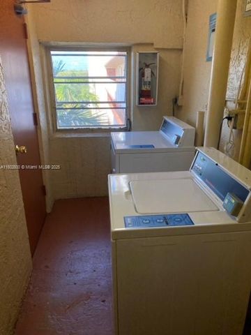 401 SE 3rd St 403, Dania Beach, FL 33004