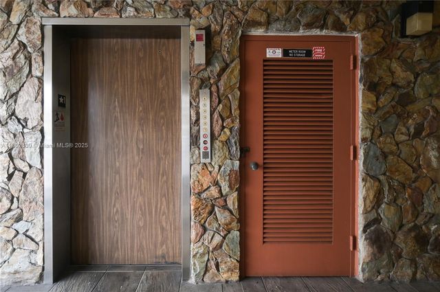 401 SE 3rd St 403, Dania Beach, FL 33004