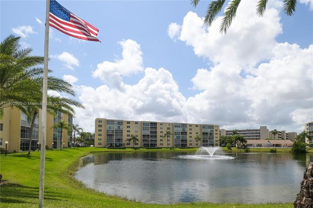 401 SE 3rd St 403, Dania Beach, FL 33004