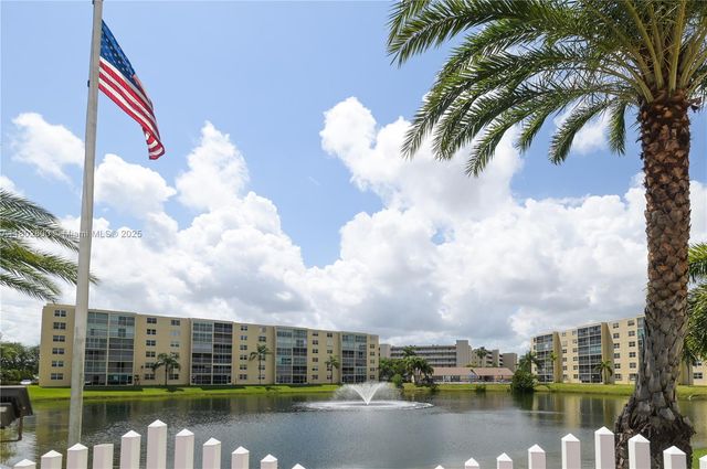 401 SE 3rd St 403, Dania Beach, FL 33004