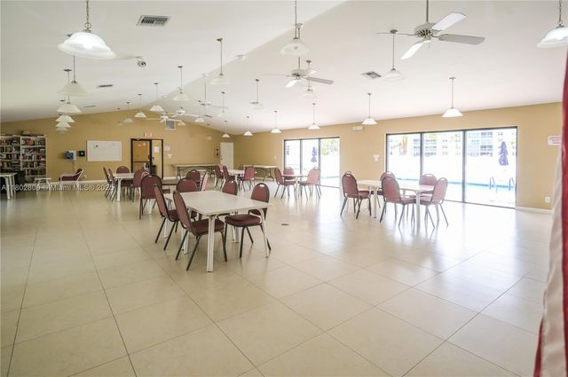 401 SE 3rd St 403, Dania Beach, FL 33004