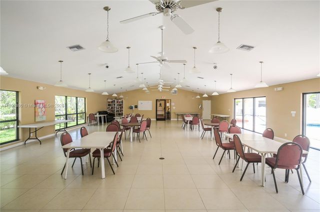 401 SE 3rd St 403, Dania Beach, FL 33004