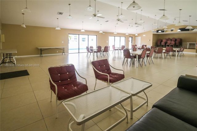 401 SE 3rd St 403, Dania Beach, FL 33004