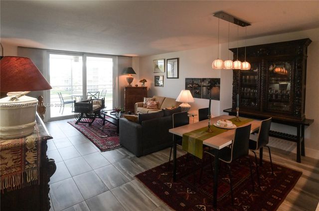 401 SE 3rd St 403, Dania Beach, FL 33004