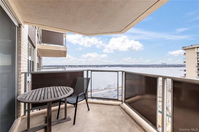 17-85 215 14L, Bayside, NY 11360