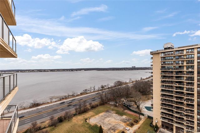 17-85 215 14L, Bayside, NY 11360