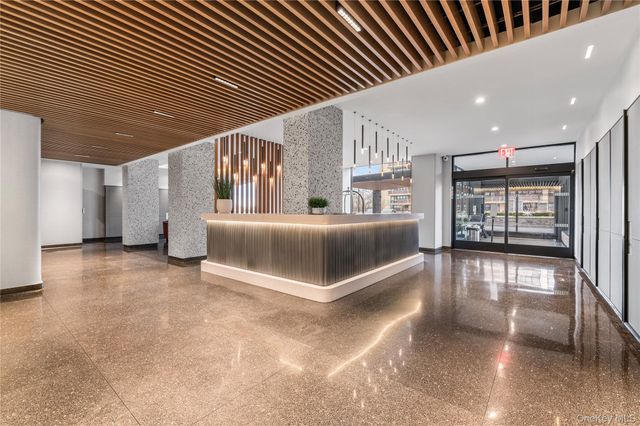 17-85 215 14L, Bayside, NY 11360