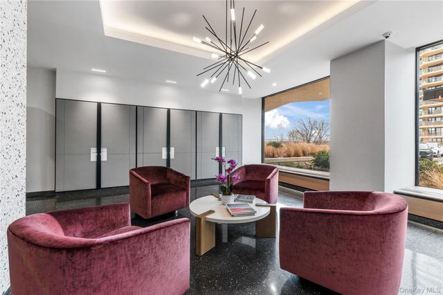 17-85 215 14L, Bayside, NY 11360