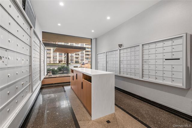 17-85 215 14L, Bayside, NY 11360