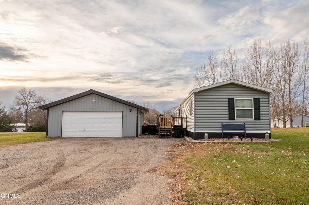 215 Dove Street, Lincoln, ND 58504