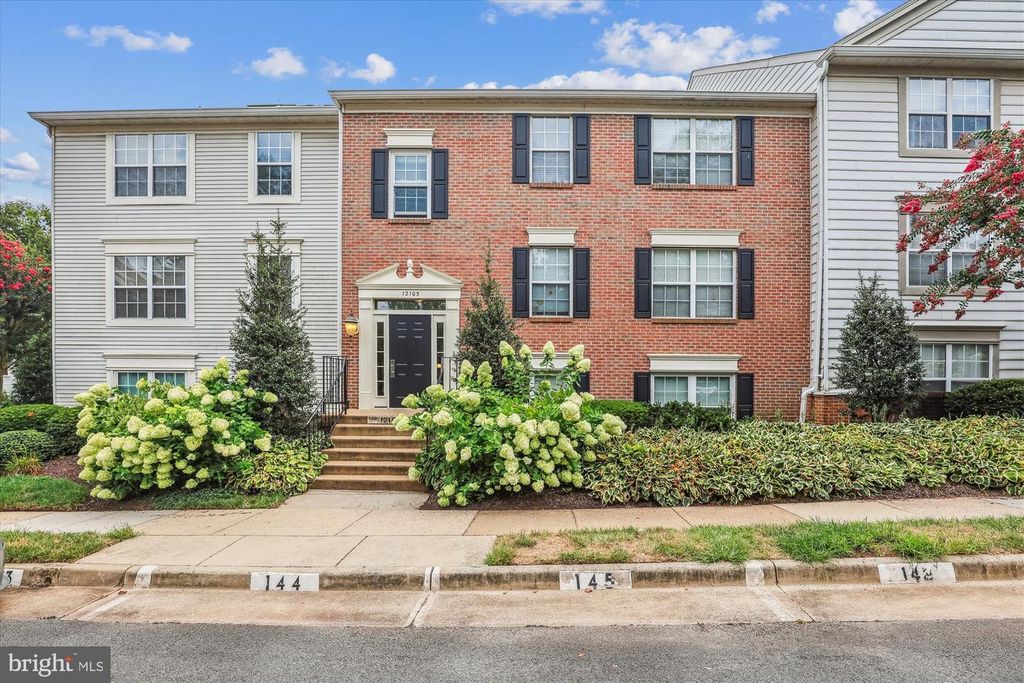 12105 GREENWAY CT #201, Fairfax, VA 22033