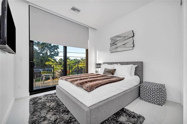 2516 NE 21st Street B, Fort Lauderdale, FL 33305