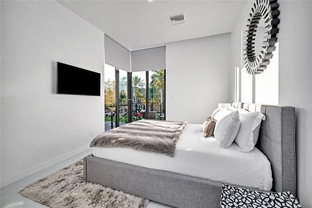 2516 NE 21st Street B, Fort Lauderdale, FL 33305