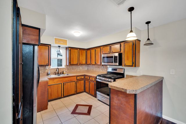 205 W Latimer Street, Ennis, TX 75119