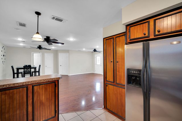 205 W Latimer Street, Ennis, TX 75119