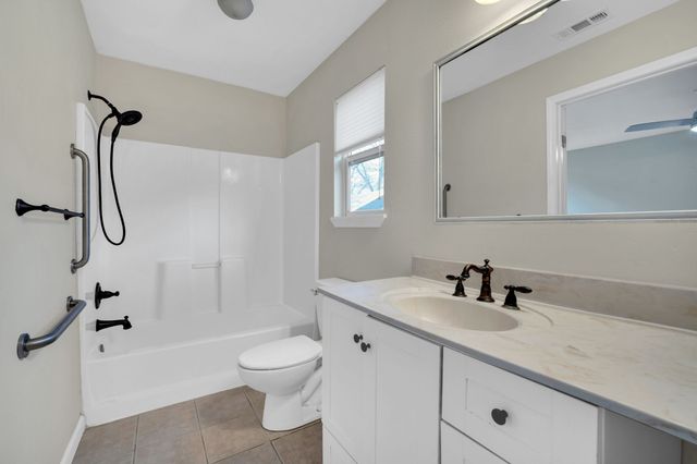 205 W Latimer Street, Ennis, TX 75119