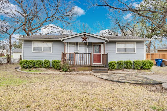 205 W Latimer Street, Ennis, TX 75119