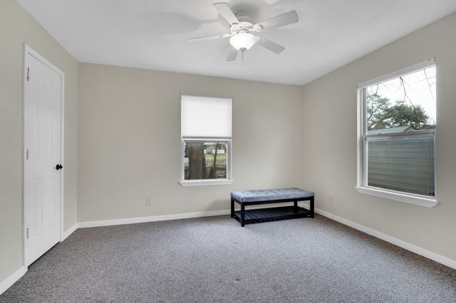 205 W Latimer Street, Ennis, TX 75119