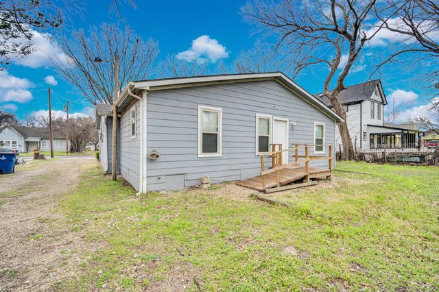205 W Latimer Street, Ennis, TX 75119