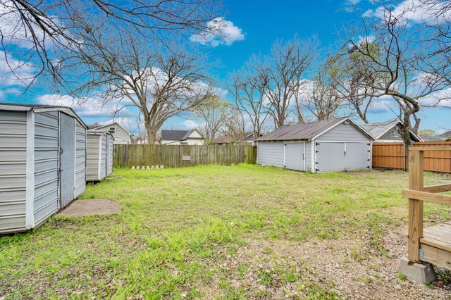 205 W Latimer Street, Ennis, TX 75119
