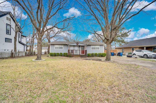205 W Latimer Street, Ennis, TX 75119