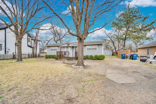 205 W Latimer Street, Ennis, TX 75119